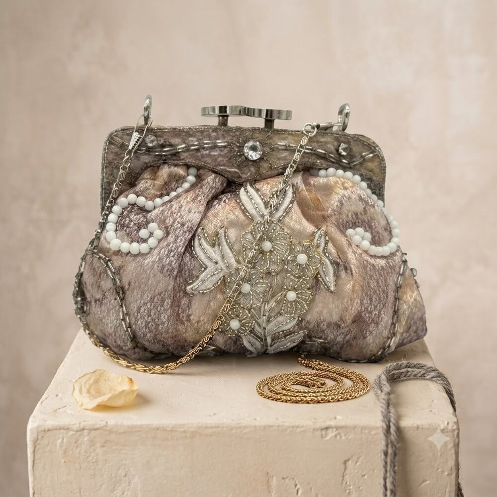 Vintage Unbranded Silver Rhinestone Kisslock Evening Bag